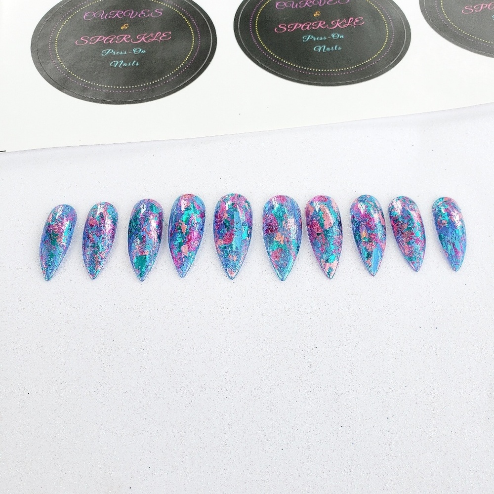 *Diana* Reusable Handcrafted Press-on Nails 💅🏽 - Picture 2 of 8